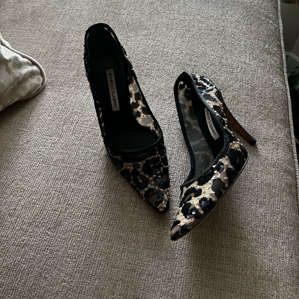 Manolo blahnik pump leopard print